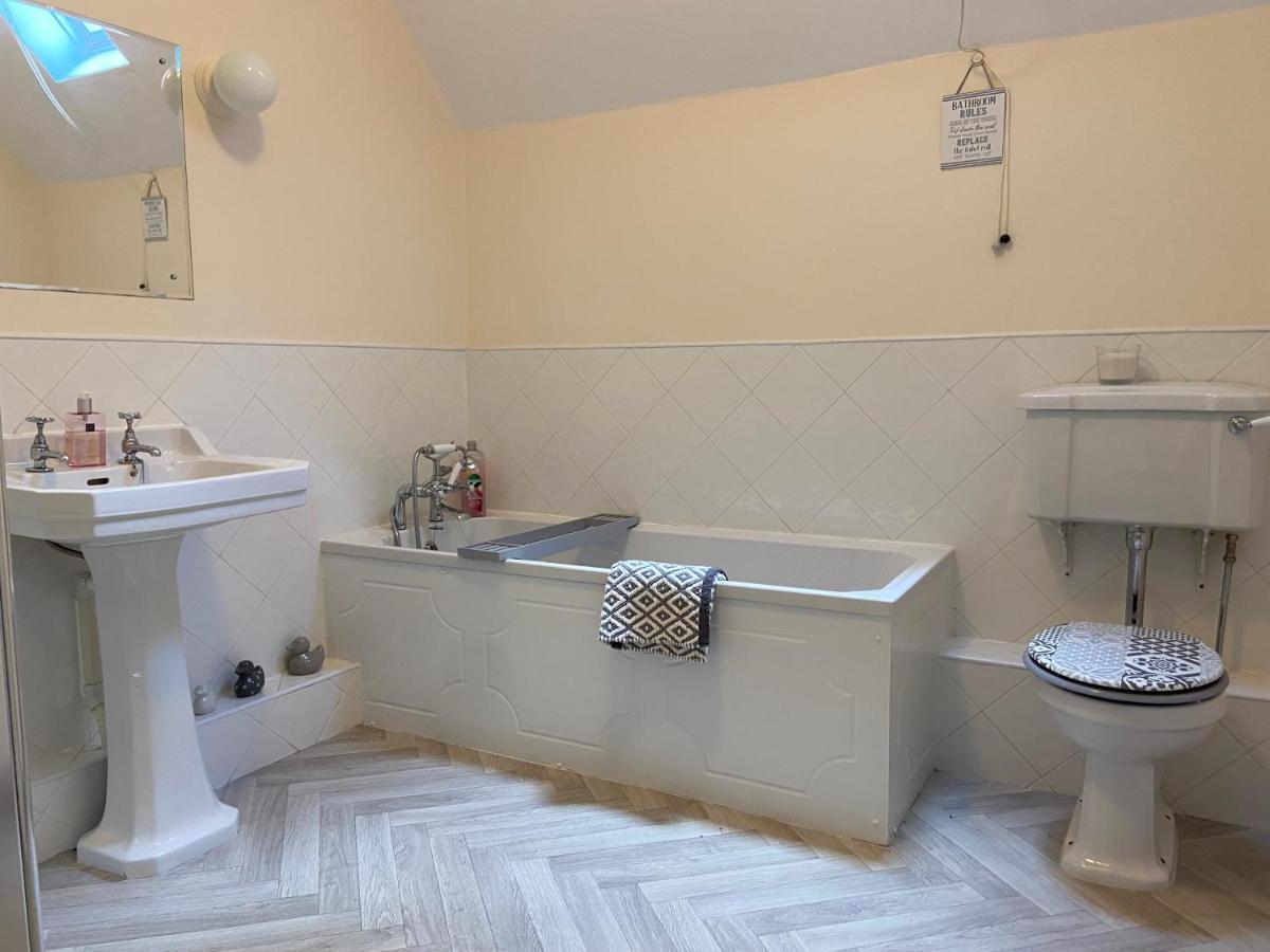 Fabulous 2 Bedroom House Just Outside Edinburgh Auchendinny Exterior foto